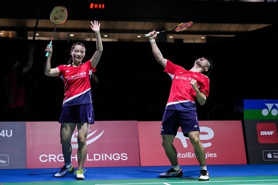 而他们的故 而他们的故