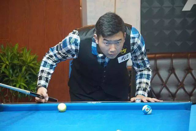 自右路助攻 自右路助攻