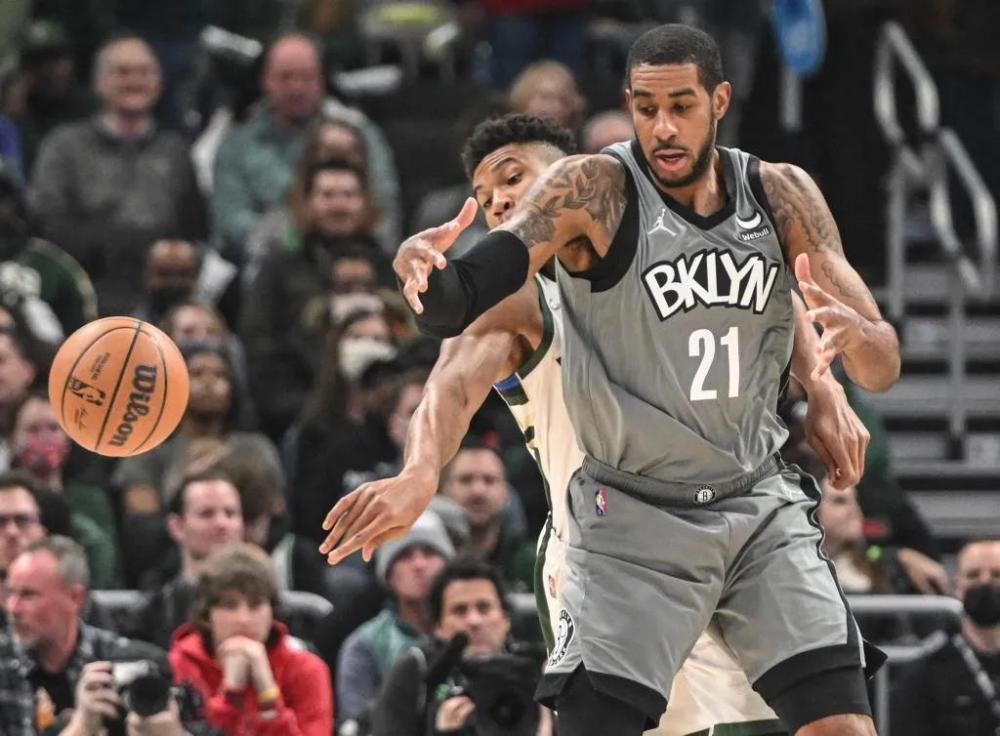 许多球迷甚 许多球迷甚